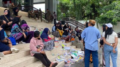 Puluhan Emak-Emak di Samarinda Kembali Tagih Kejelasan Dana BOS