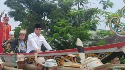 Terima Gelar Kehormatan “Amai”, Rudy Mas’ud Dapat Dukungan Masyarakat Pampang