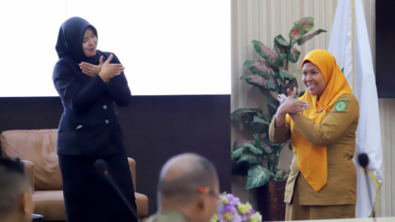 Petugas Layanan PPID Pelaksana Pemprov Kaltim Dapat Pembekalan Pelatihan Bahasa Isyarat