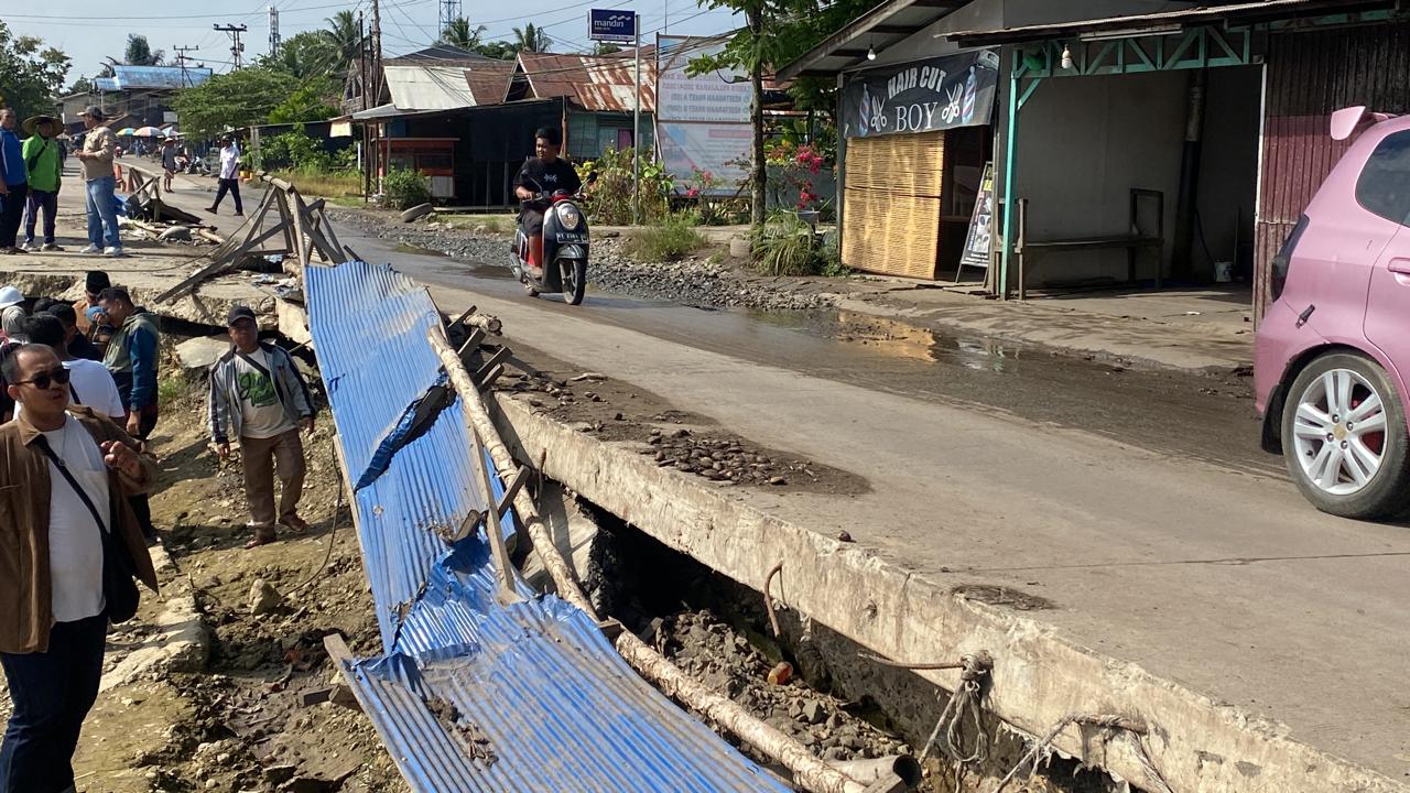 Wakil Rakyat Kukar Soroti Penurunan Badan Jalan di Desa Jembayan