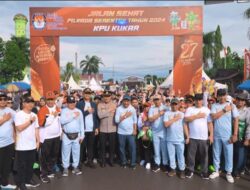 Ribuan Masyarakat Antusias Ikuti Jalan Sehat Yang Digelar KPU Kukar
