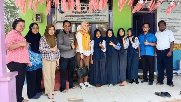 Sri Muryani Soroti Kurangnya Fasilitas Ruang Kelas SMP Swasta di Kembang Janggut