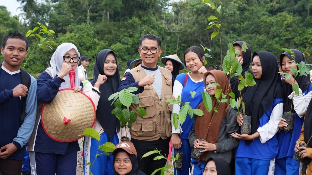 Konsisten Jaga Lingkungan, Pemprov Kaltim Tanam Bibit Pohon Endemik Kalimantan