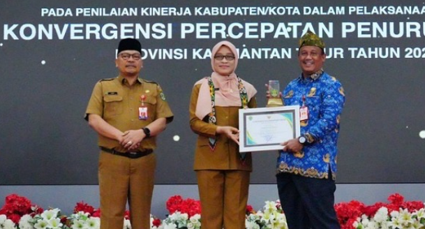 Pemprov Kaltim Serahkan Penghargaan Kinerja Terbaik dalam Percepatan Penurunan Stunting