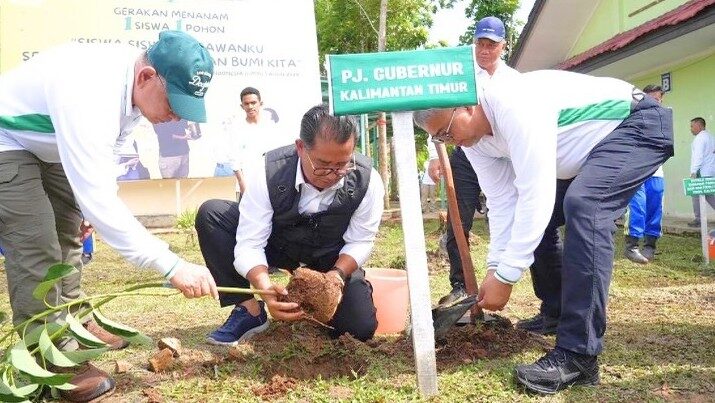 Peringati HMPI, Pj Gubernur Luncurkan Gerakan Menanam 1 Siswa 1 Pohon Se-Kaltim