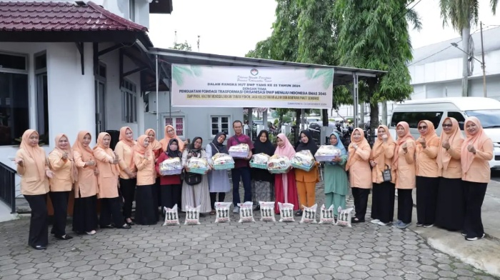 Sambut HUT Ke-25 Dharma Wanita, DWP Provinsi Kaltim Gelar Bakti Sosial