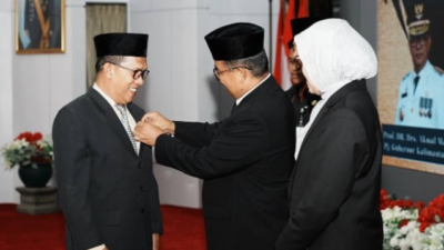 Puluhan ASN di Lingkungan Pemprov Kaltim Terima Anugerah Tanda Kehormatan SLKS