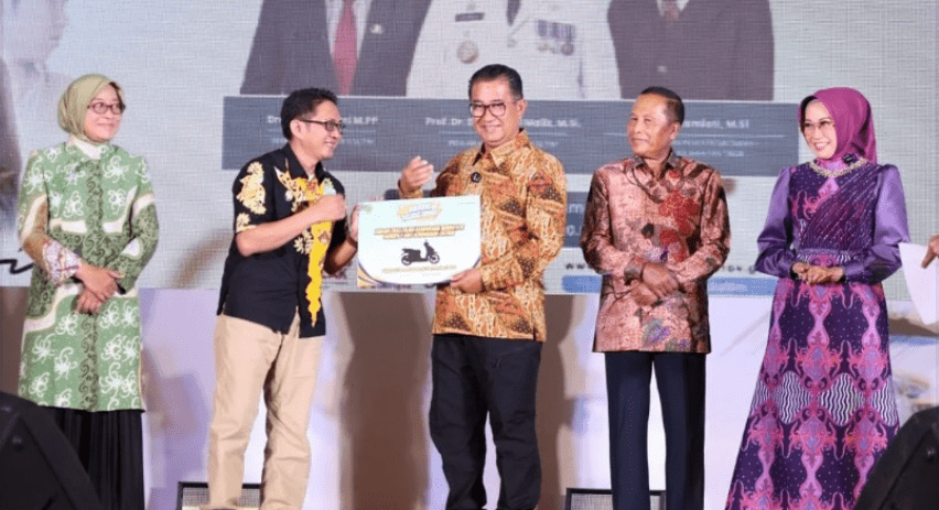 Bapenda Kaltim Berikan Penghargaan pada Masyarakat yang Taat Bayar Pajak