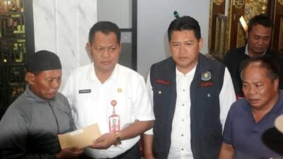 Penuh Haru, Pemkot Berikan Santunan pada Korban Kebakaran dan Keluarga Relawan GMS