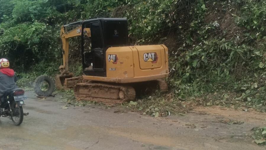 Longsor di Desa Sepakat Ancam Lalu Lintas Jalur Tenggarong-Samarinda