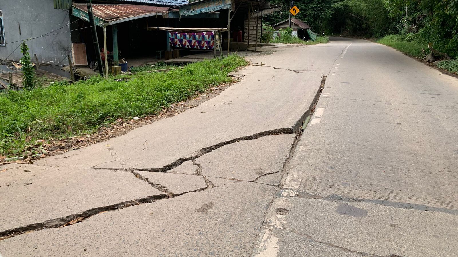 Jalan Amblas di Samboja Membahayakan Pengguna, Camat Minta Perbaikan Segera