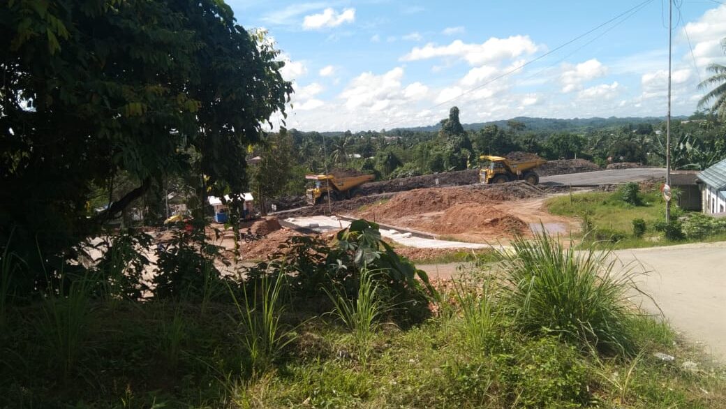 Terjebak Dalam IUP Tambang, Desa Buana Jaya Berkabut Debu, Sawah Tercemar