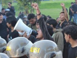 Kembalikan TNI ke dalam Barak: Menggugat Kembali Sejarah dan Masa Depan Demokrasi Indonesia