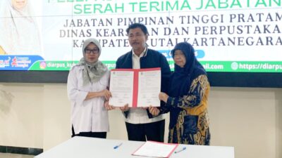 Serah Terima Jabatan Kepala Diarpus Kukar, Aji Lina Rodiah Purnatugas Usai 40 Tahun Pengabdian