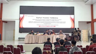 Rapat Pleno Perhitungan Suara PSU di Tenggarong, Camat Tegaskan Proses Akurat dan Tertib