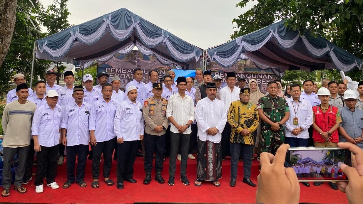 Perkuat Konektivitas dan Jaga Budaya, Bupati Kukar Resmikan Pembangunan Jembatan Baru dengan Tepong Tawar