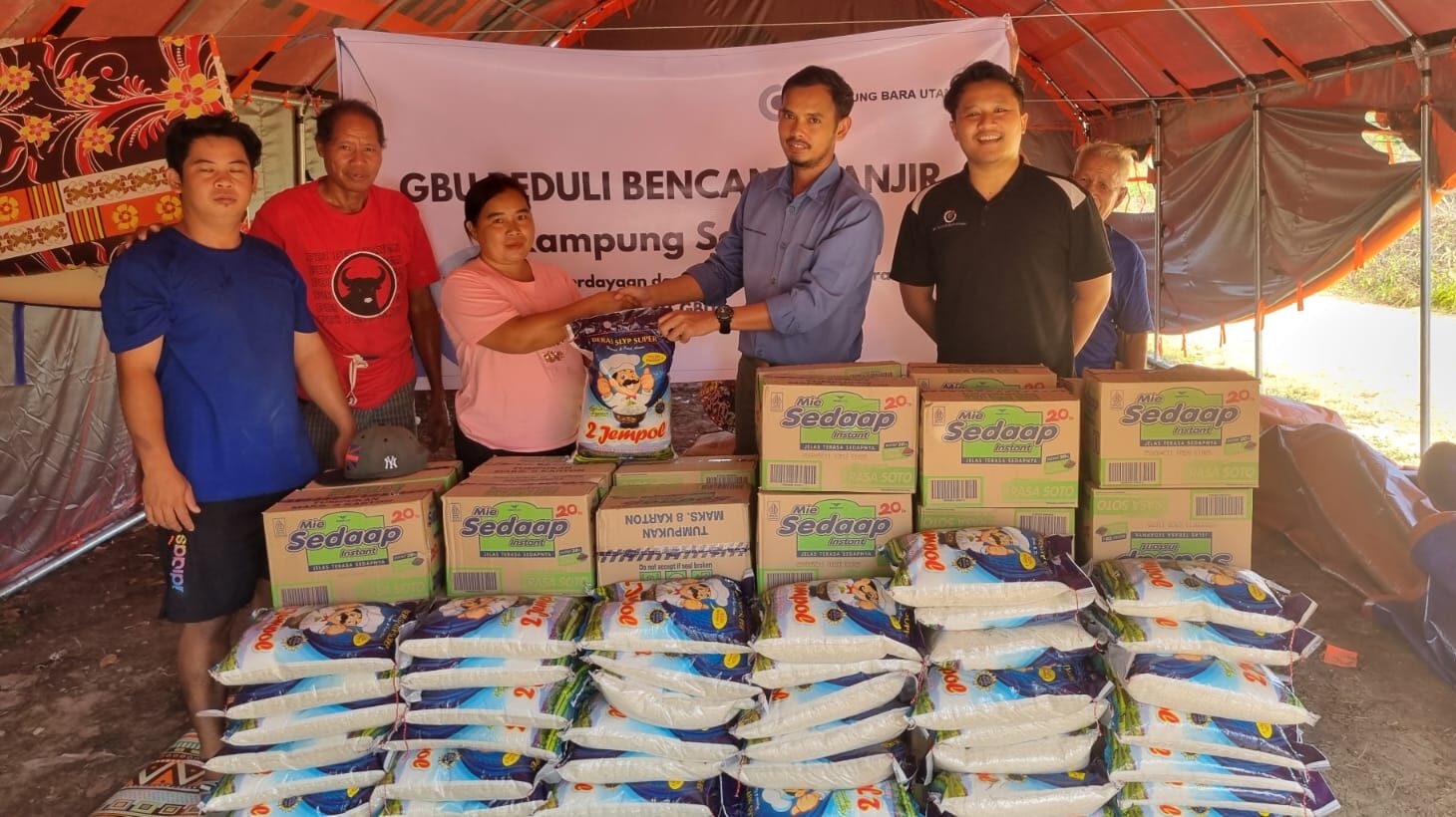 GBU Distribusikan Bantuan Tanggap Darurat Banjir di Kutai Barat