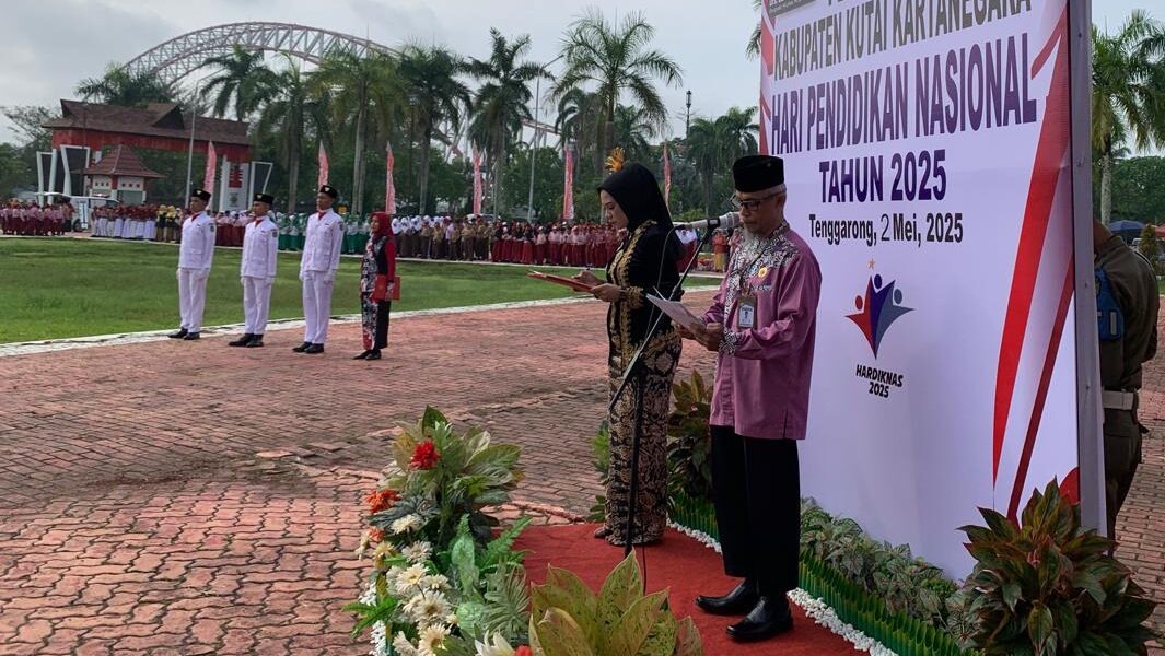 Peringati Hardiknas, Pemkab Kukar Gelar Upacara Bersama Ratusan Pelajar Tenggarong