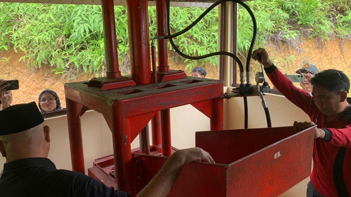 Bank Sampah Asri Inisiatif Masyarakat Kelurahan Bukit Biru Siap Beroperasi