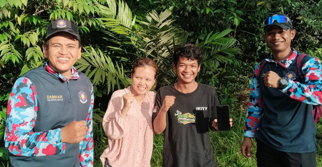 Disdamkarmatan Kukar Selamatkan Ponsel yang Dibuang Sepasang Kekasih Saat Berkelahi