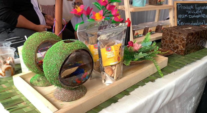 Kecamatan Loa Janan Tampilkan Berbagai Produk Olahan dari Buah Kelapa