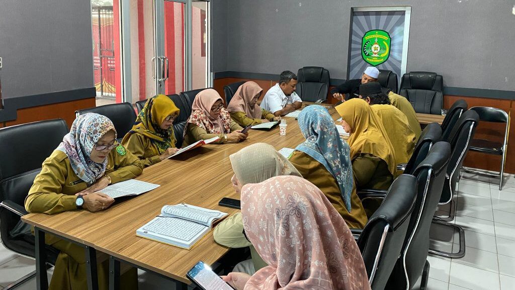 Pemerintah Kecamatan Anggana Rutin Laksanakan GEMA di Lingkungan Kantor