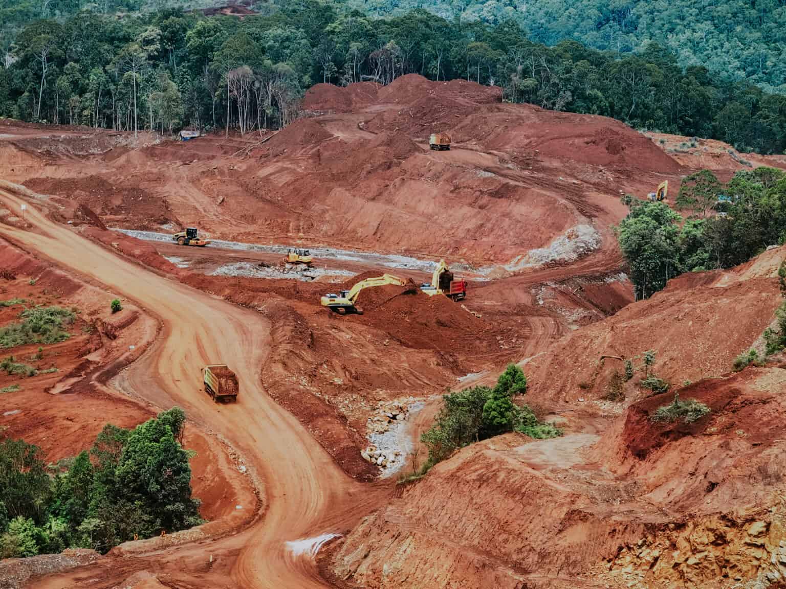 Timbulkan Polemik, Pemerintah Cabut Empat Izin Tambang Nikel di Raja Ampat