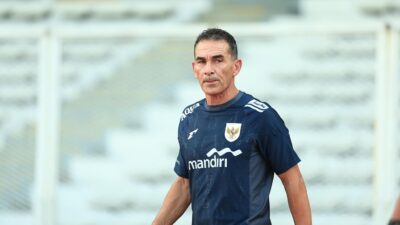 Vanenburg Debut, Brunei Jadi Ujian Pertama