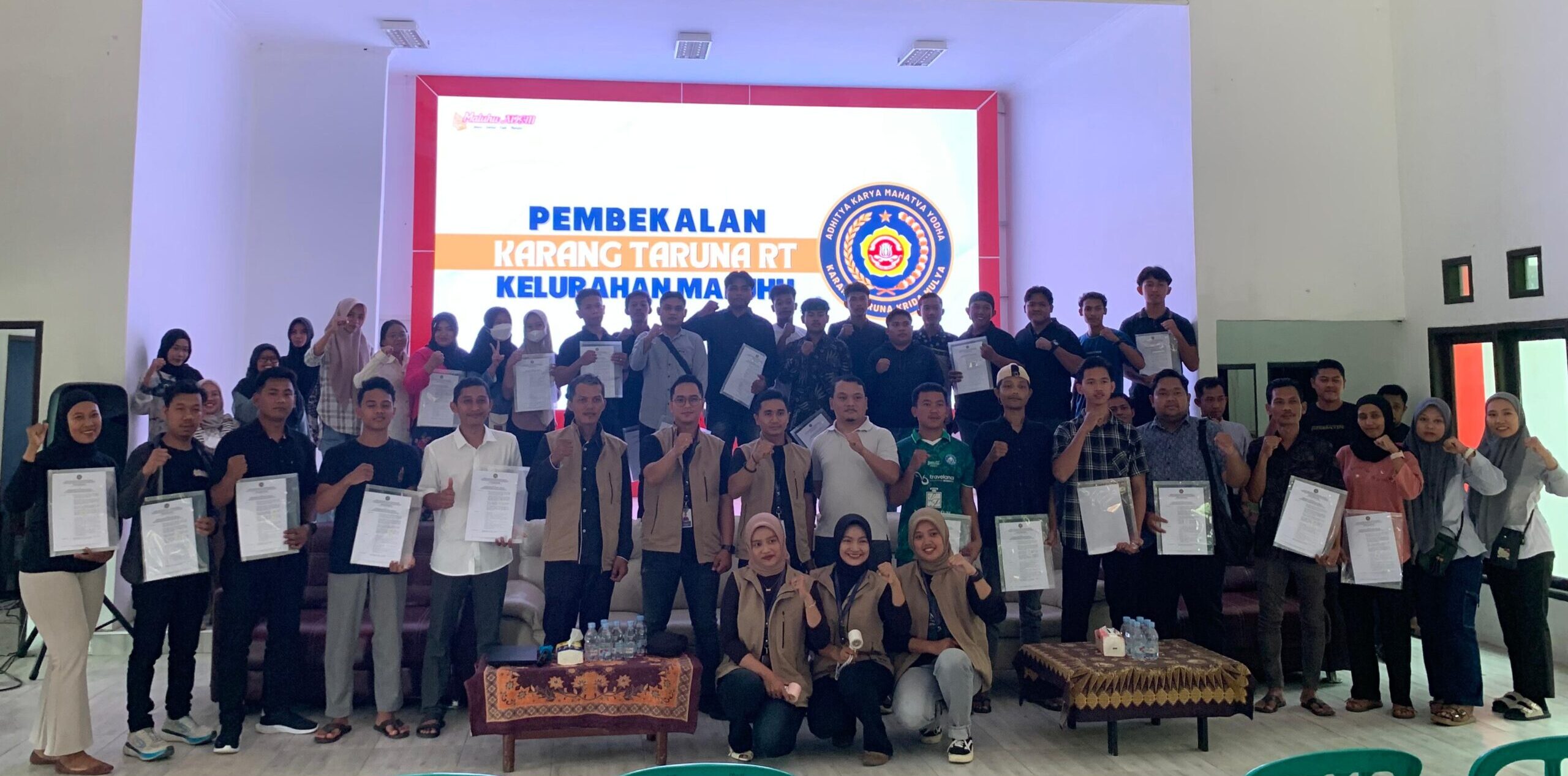 Dorong Aktivitas Positif Pemuda, Karang Taruna Kridamulya Maluhu Serahkan SK dan Sarana Olahraga