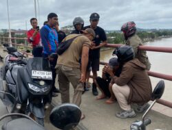 Jangan Ditiru! Percobaan Bunuh Diri di Jembatan Kutai Kartanegara Berhasil Digagalkan