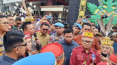 Gelar Aksi di Depan Polres Kukar, Masyarakat Adat Tuntut Keadilan untuk Warga Jahab