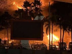 Makassar Mencekam! Gedung DPRD Dibakar, 3 Tewas dan Puluhan Kendaraan Hangus