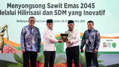 Rudy Mas’ud Terima Penghargaan sebagai “Gubernur Sawit Indonesia”