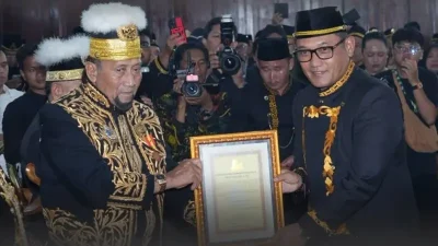 Puluhan Tokoh Kaltim Terima Gelar Kehormatan dari Sultan Aji Muhammad Arifin