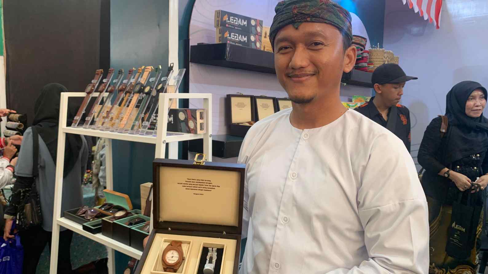 DiskopUKM Meriahkan Expo Erau Adat Kutai 2025, Pamerkan Produk Kayu hingga Olahan Pertanian