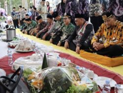Tradisi Beseprah di Erau 2025, Sultan Kutai Kartanegara dan Ribuan Warga Makan Bersama