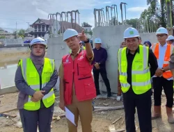 DPRD Kukar Tinjau Progres Pembangunan Jembatan Pendamping Jembatan Besi