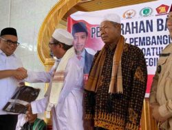 Bupati Kukar Serahkan Bantuan Rp200 Juta di Desa Segihan untuk Penguatan Rumah Ibadah