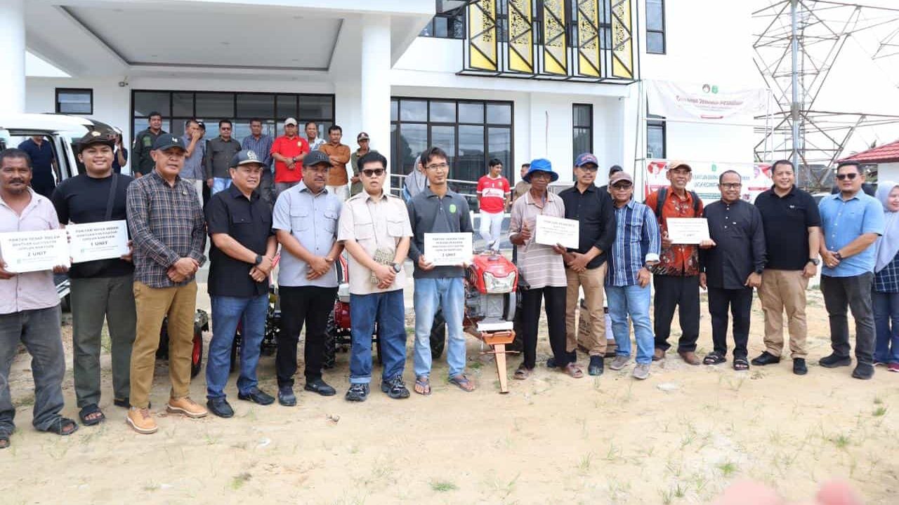 Pemkab Kukar Salurkan Ambulans dan Alat Pertanian di Kecamatan Samboja
