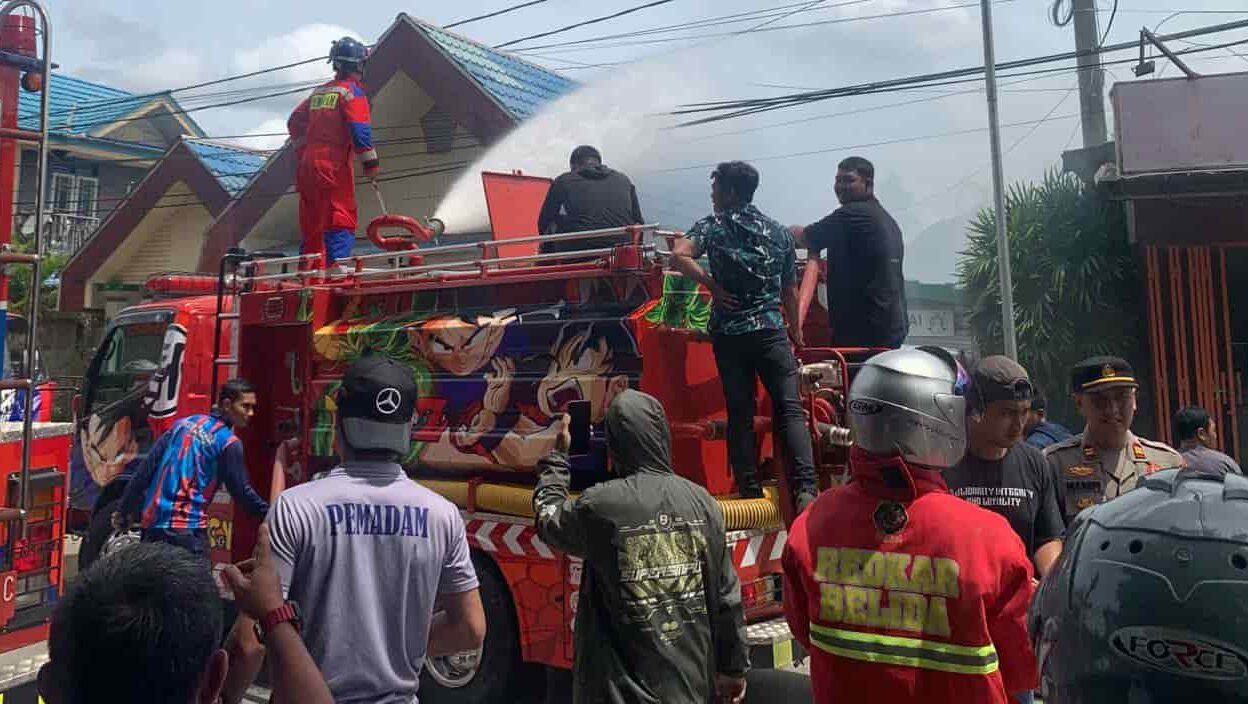 Kamar Karyawan Restoran Seafood Terbakar, Damkar Kukar Gerak Cepat Padamkan Api