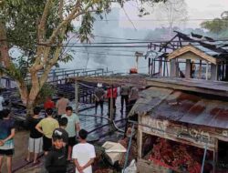Menggila Dini Hari, Si Jago Merah Lalap Enam Rumah dan Bangunan Walet di Desa Liang