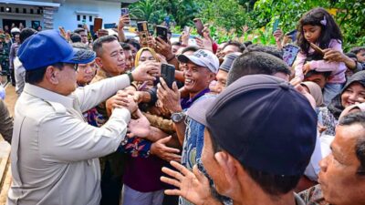 Prabowo Ngaku Gembira Lihat Rumah Hunian Sementara Korban Bencana Mulai Dibangun 