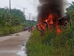 Kecelakaan di Long Lalang Tewaskan Pemotor, Bus Perusahaan Dibakar Massa