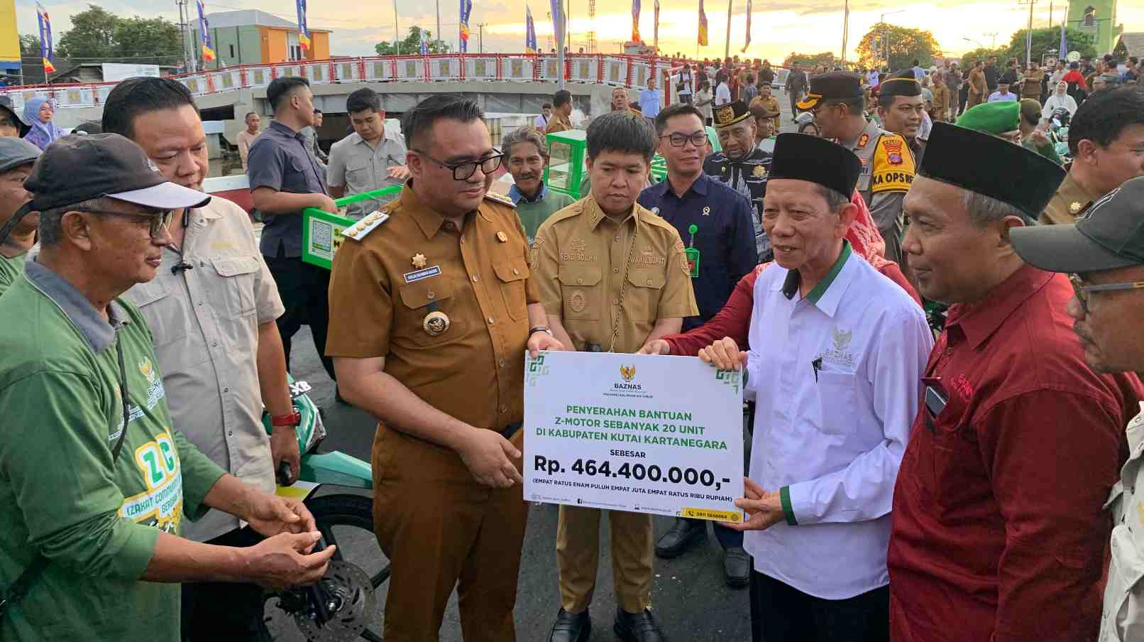 Pemkab Kukar dan Baznas Salurkan 20 Unit Z-Motor untuk Penguatan Usaha Masyarakat