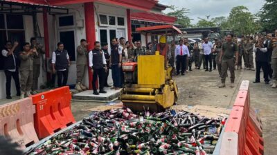 Satpol PP Kukar Musnahkan 1.191 Botol Miras Hasil Penertiban Trantibum