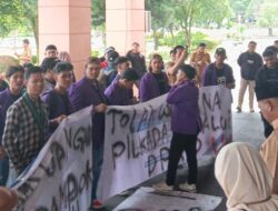 Aliansi Mahasiswa Kukar Geruduk Kantor DPRD, Tolak Wacana Kepala Daerah Dipilih Legislatif