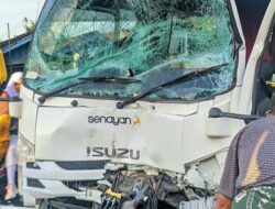 Bus Perusahaan Tabrak Minibus Travel di Loa Kulu, Belasan Penumpang Luka-Luka