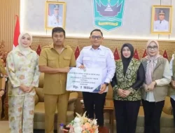 Perkuat Solidaritas Antardaerah, Pemprov Kaltim Serahkan Bantuan Rp1 Miliar kepada Sumbar 