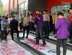 Geruduk Polres Kukar, Mahasiswa Unikarta Tuntut Hentikan Represifitas Aparat