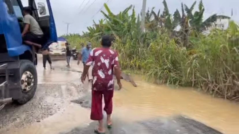 Jalan Poros Kota Bangun-Kenohan Rusak, Pemkab Kukar Minta Perusahaan Ikut Tanggung Jawab